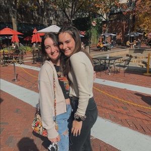 Meet your Posher, Leah